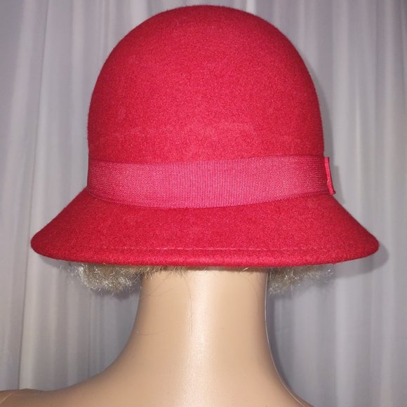Croft & Barrow Red Cloche hat  100% wool Inner band is 22" - Picture 9 of 9